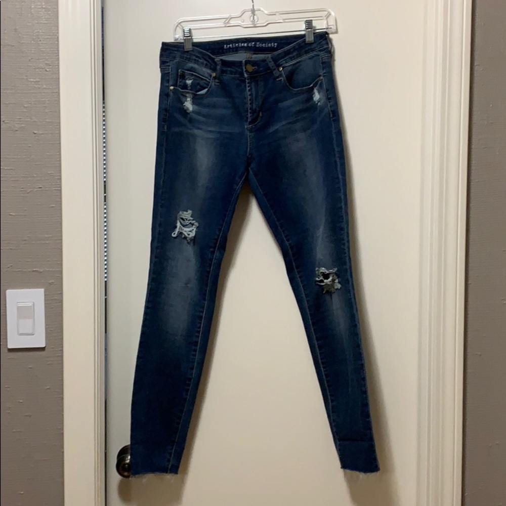 Slightly Ripped Jeans